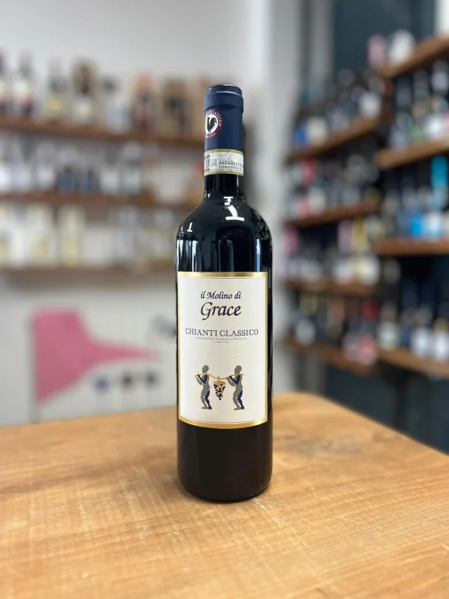 🍷 Chianti Classico DOCG
🏡 Azienda: Molino di Grace – Panzano in Chianti (FI), Toscana
📍 Zona: Chianti Classico – cuore del Chianti storico

⸻

🔎 Scheda tecnica
	•	Uvaggio: 100% Sangiovese
	•	Altitudine vigneti: 300–400 m s.l.m.
	•	Vinificazione: a temperatura controllata, macerazione e fermentazione intorno ai 20gg
	•	Affinamento: 12 mesi tra acciaio, botti grandi e barriques di secondo passaggio 
	•	Gradazione alcolica: 13,5% Vol.
	•	Formato: 0,75 L
	•	Temperatura di servizio: 16–18 °C

⸻

👁 Colore: rosso rubino brillante
👃 Profumo: ciliegia, violetta, spezie dolci
👄 Gusto: equilibrato, con tannino fine e bella freschezza

⸻

🍽 Abbinamenti
Tagliatelle al ragù, arrosti, salumi toscani, formaggi stagionati

———

Un Chianti Classico puro e autentico, dove il Sangiovese esprime tutta la sua eleganza tra frutto, freschezza e territorio.

#MolinoDiGrace #ChiantiClassico #Sangiovese #VinoToscano #WineLovers #ChiantiLovers #ItalianWine #VinoRosso #VinoArtigianale